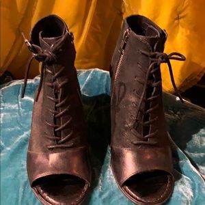 💥💥Reduced Born Blk Peep-toe soft soul Sz 8 $17